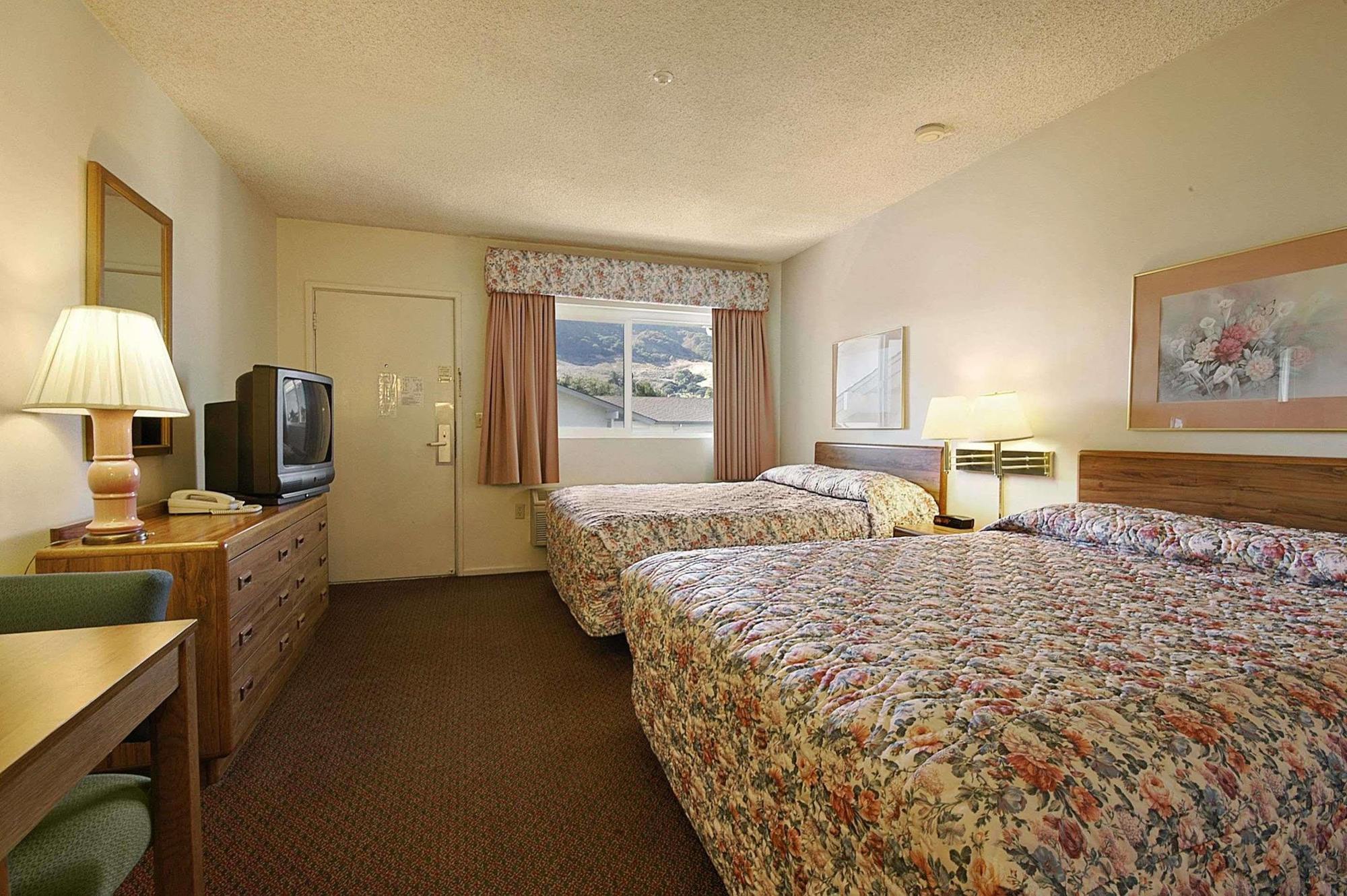 Olive Tree Inn & Suites Сан Луис Оубиспоу Екстериор снимка