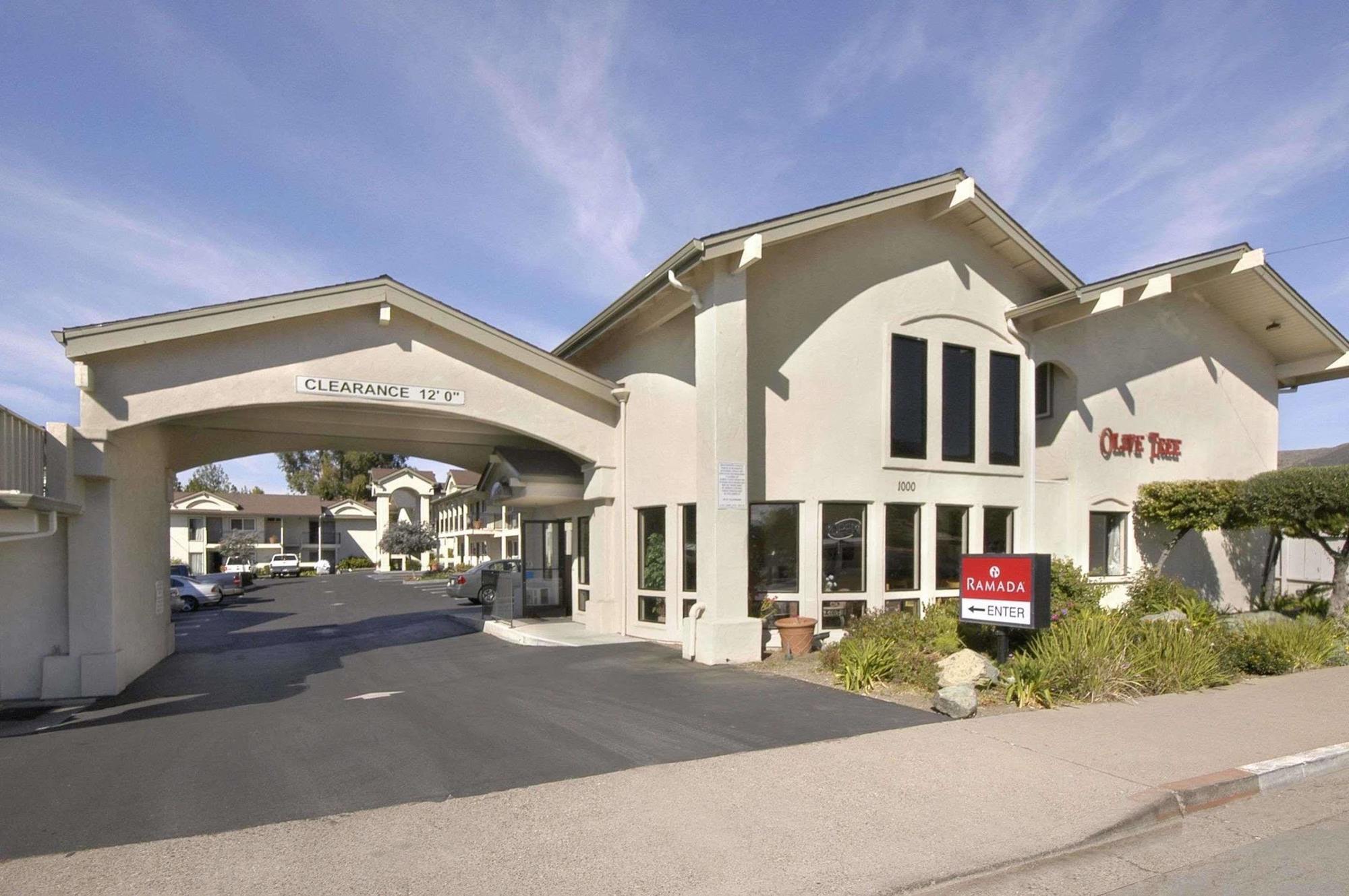 Olive Tree Inn & Suites Сан Луис Оубиспоу Екстериор снимка